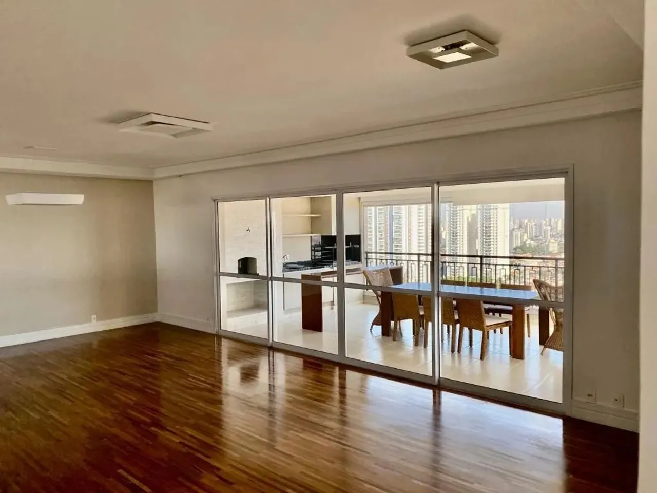 Apartamento tipo para venda com 3 quartos, sendo 3 suítes, 213m²