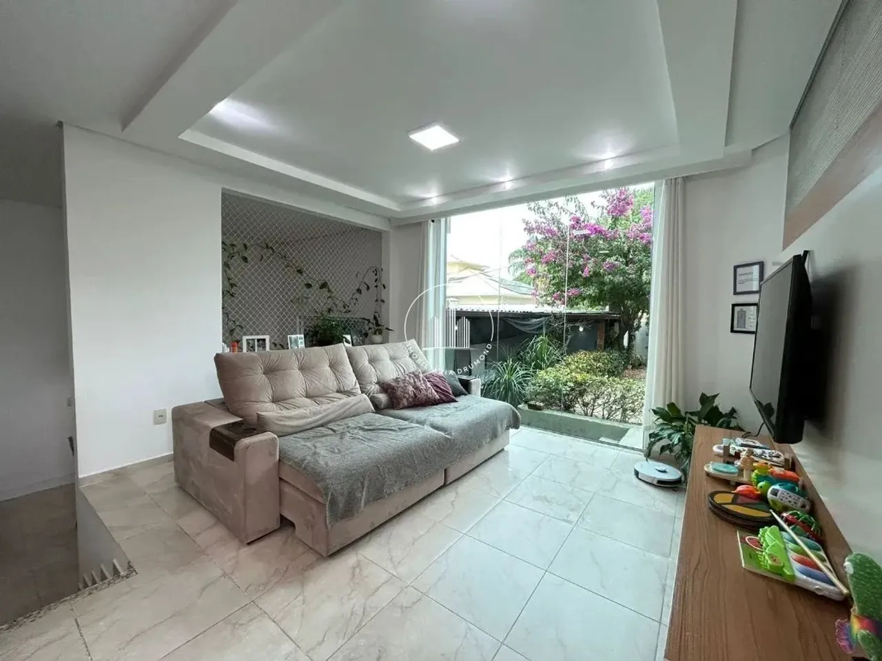 Casa Geminada 3 Quartos com 2 Suítes - Ponta de Baixo