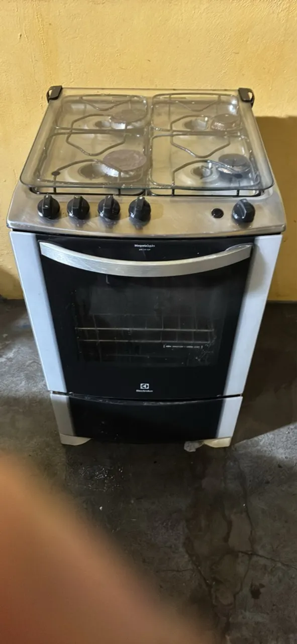 Fogão Electrolux 4 bocas com tampa de vidro