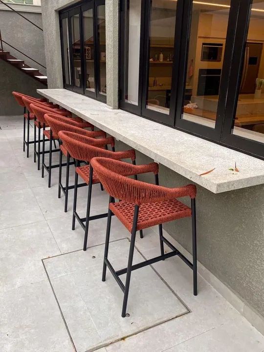 Banqueta de Design em Verde com Estrutura em Metal - Foto 2