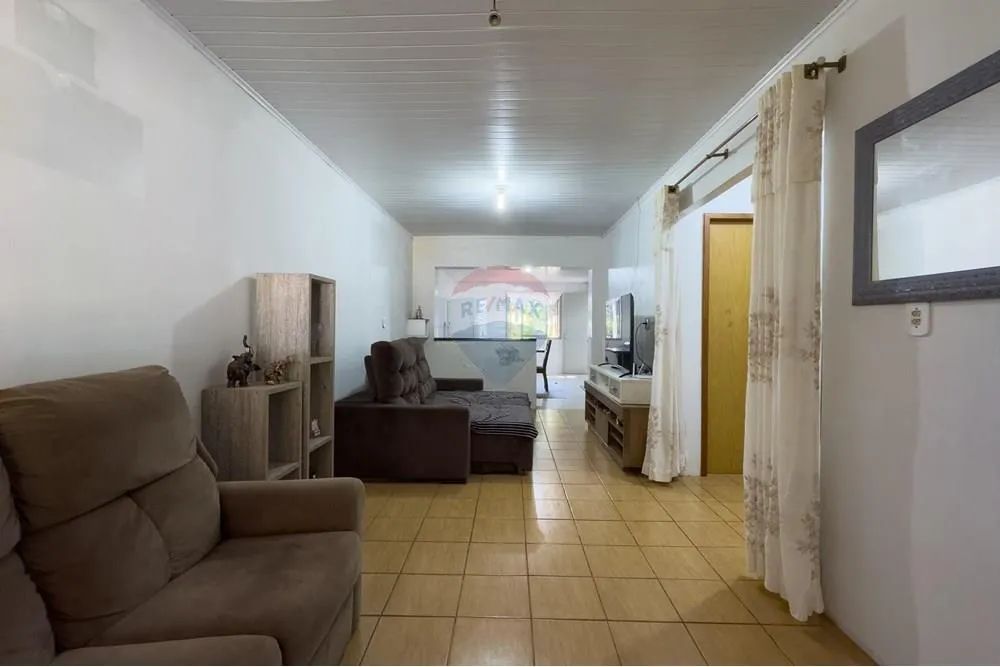 Casa com pátio e toda cercada no bairro Ouro Verde. - Foto 5