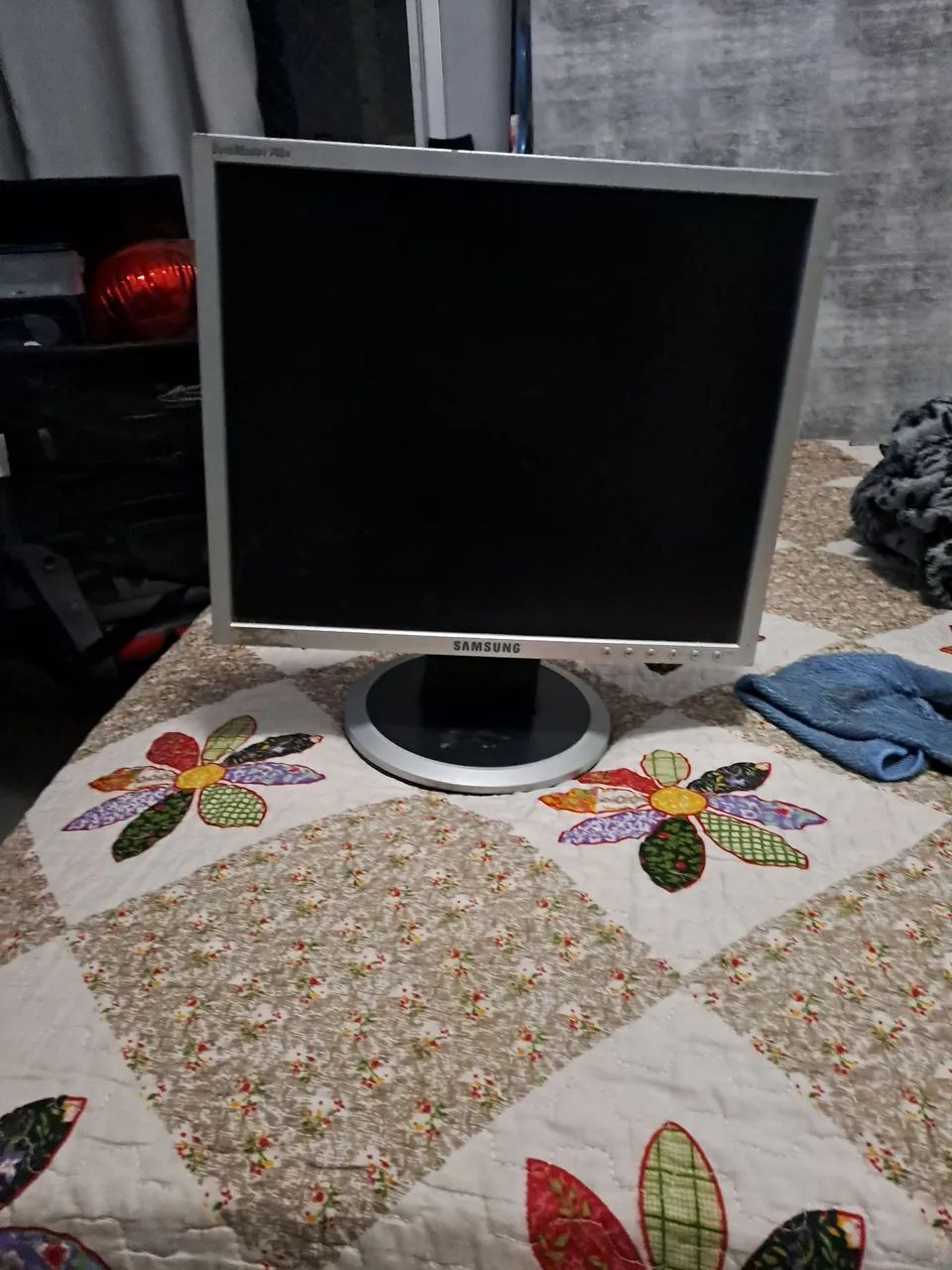 Old Samsung Monitor64739263597058121