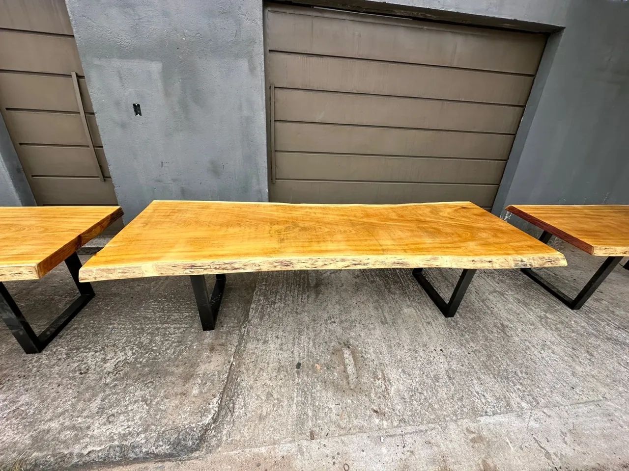 Mesa de Madeira maciça com pés de ferro - Foto 4