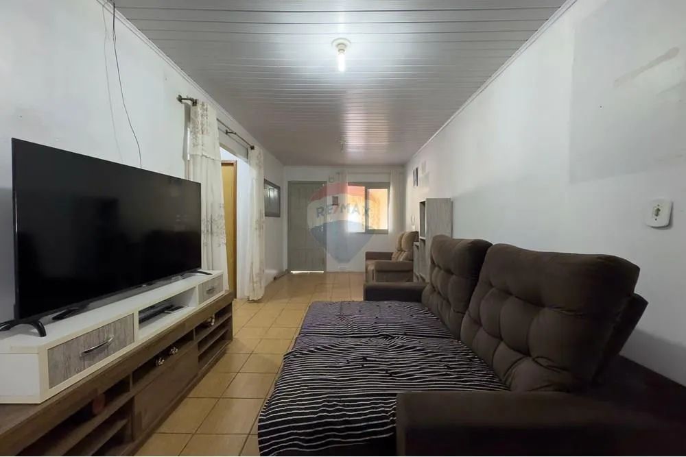 Casa com pátio e toda cercada no bairro Ouro Verde. - Foto 4