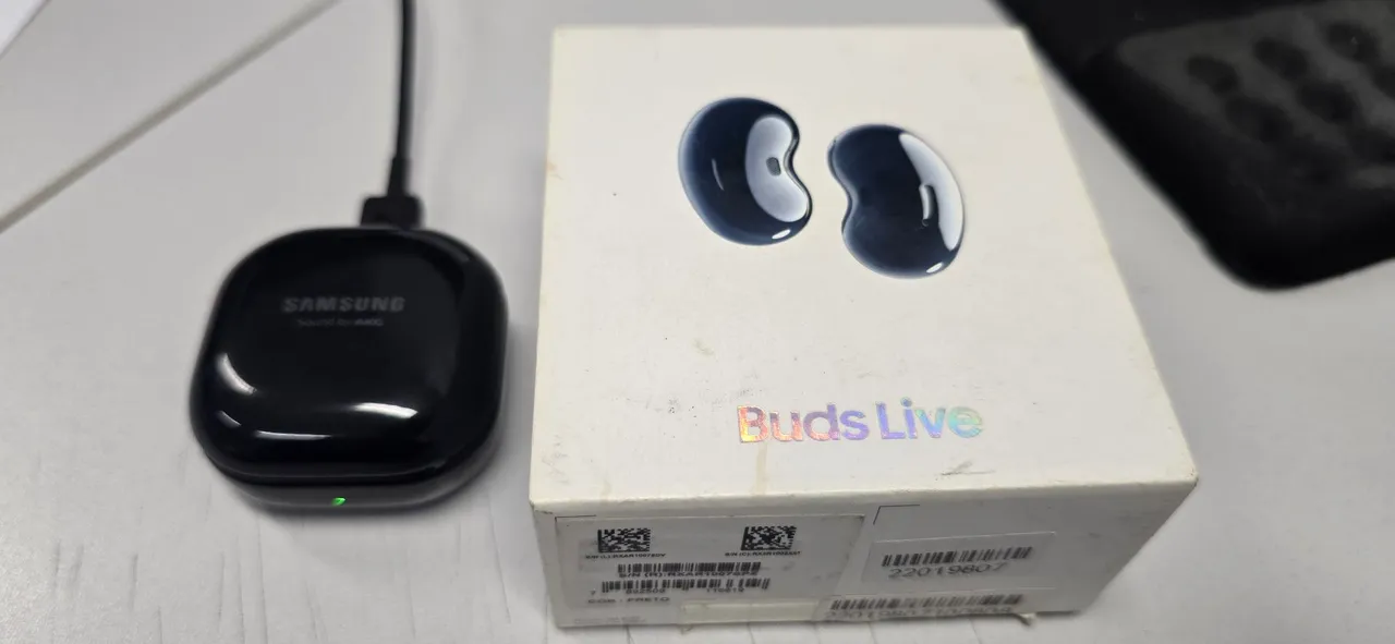 Fones de Ouvido Bluetooth Samsung Galaxy Buds Live - Cancelamento de Ruído (Preto Místico)