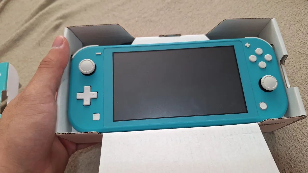 NINTENDO SWITCH LITE IMPECÁVEL COM CAIXA. - Consoles de Vídeo Game