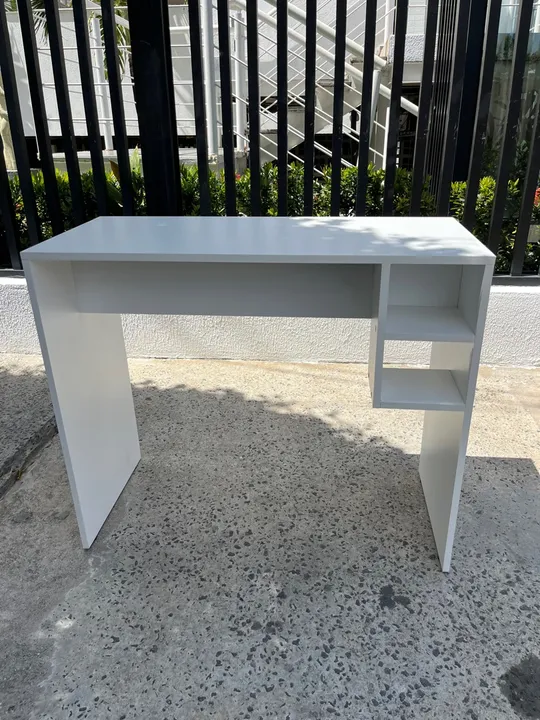 Mesa de Escritório Branca com NICHO