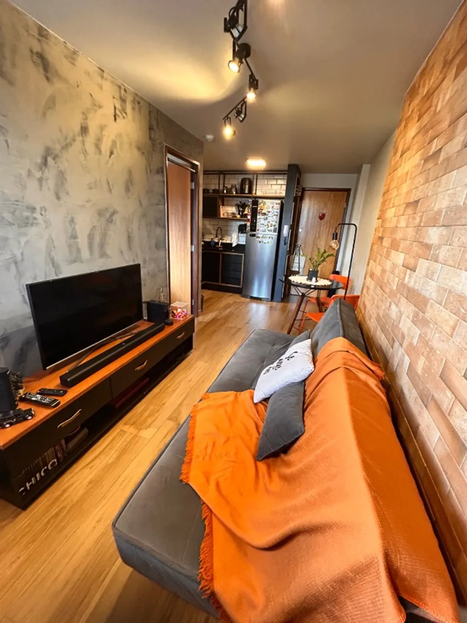 Apartamento COMPLETO no Sudoeste MOBILIADO e REFORMADO - Com Estacionamento e Elevador