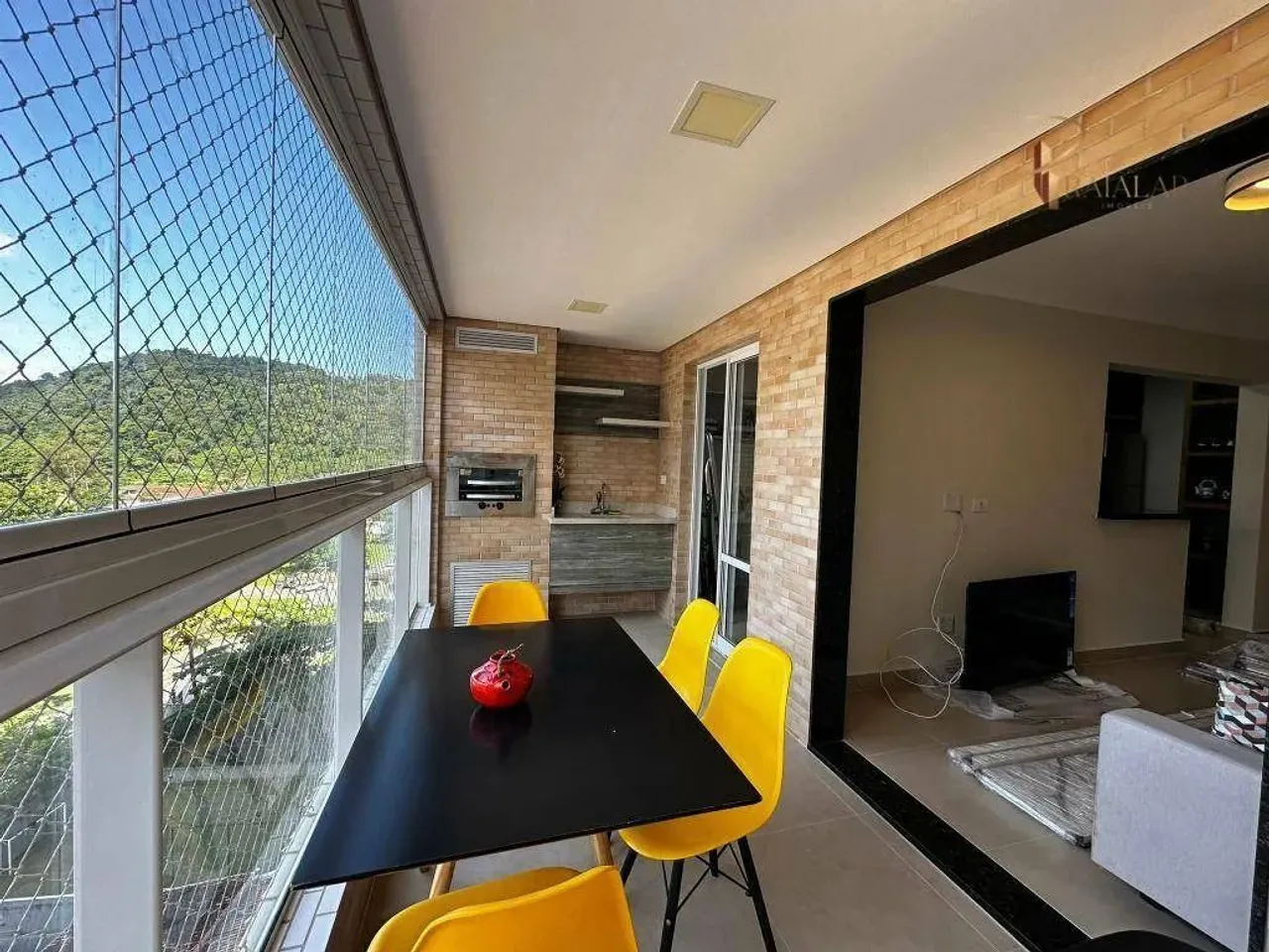Apartamento em Praia Grande com 2 Dormitórios no Canto do Forte