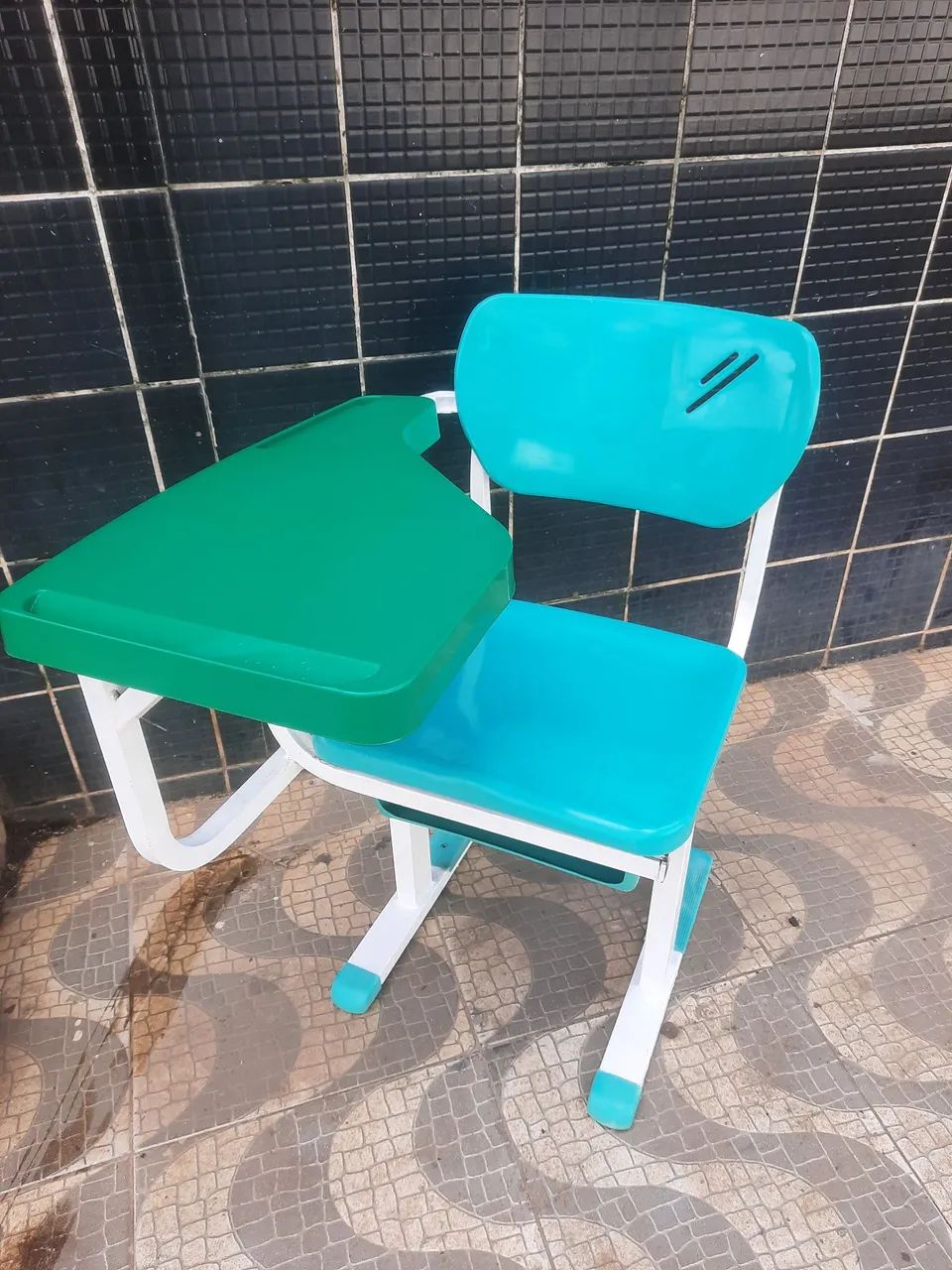 Cadeira escolar amarela com mesa - Foto 3