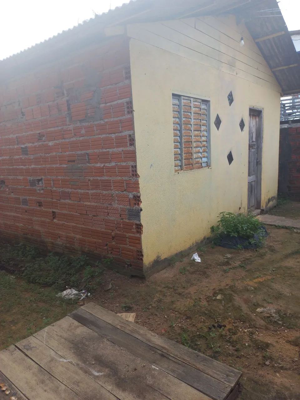 Vende-se casa no bairro pedrinhas, conjunto do Barcelos