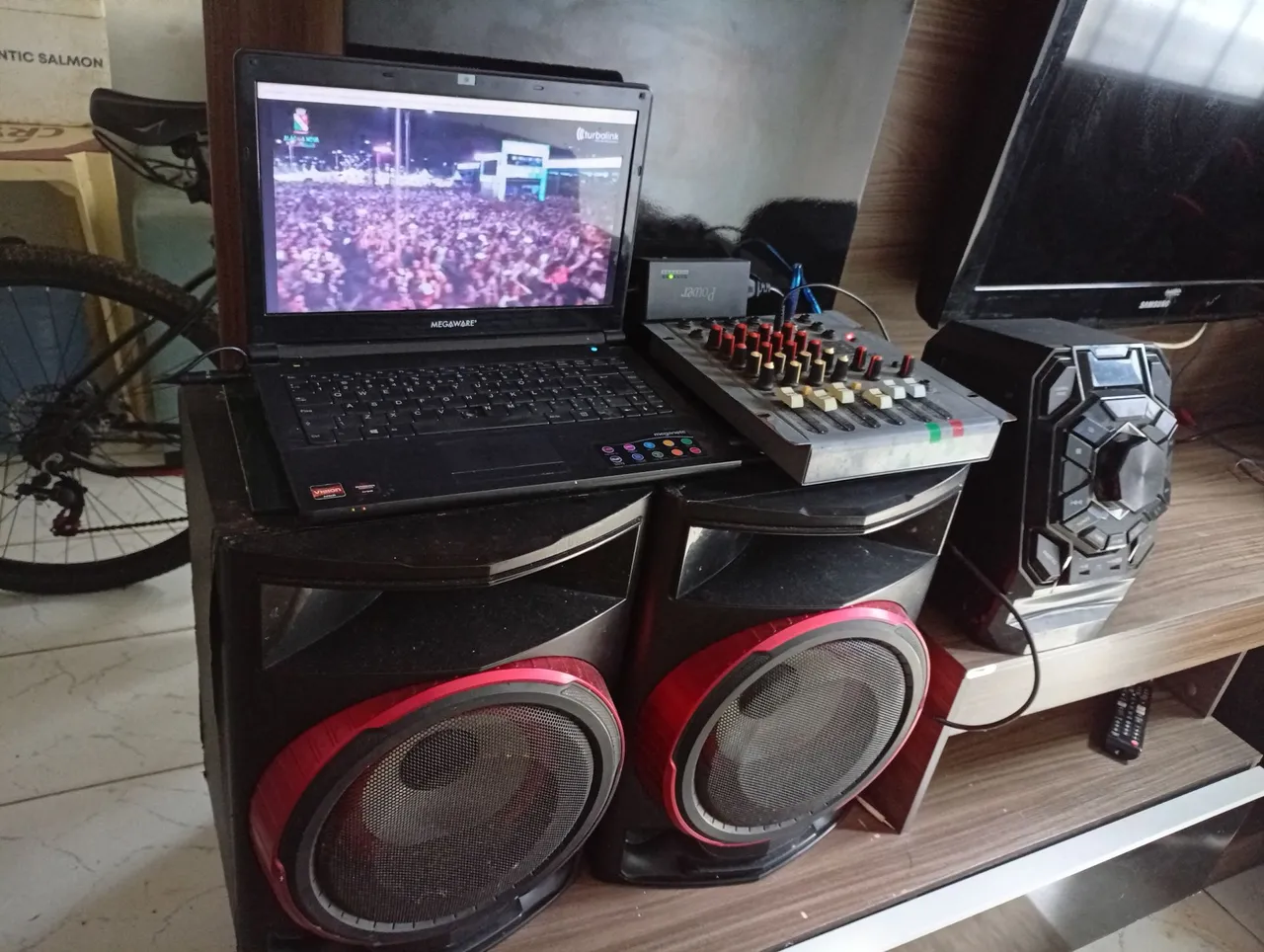 Sistema de Som Completo com Mixer e Notebook