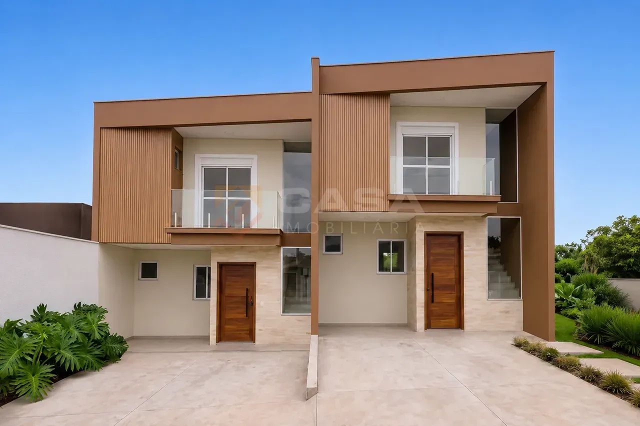 Casa com 3 quartos, 1 suíte, 2 vagas  3 Quartos com Suíte  104m²  São Francisco