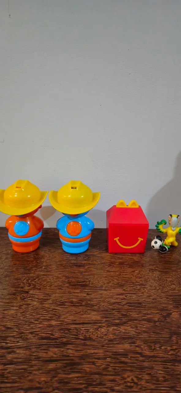 Lote de Brinquedos Variados e Colecionáveis 