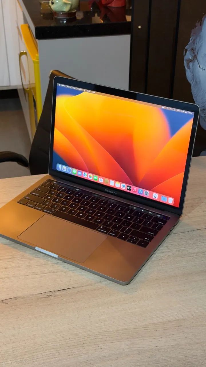 MacBook Pro 2017 | 16GB Ram | Intel Core i7 | 256GB SSD | TouchBar