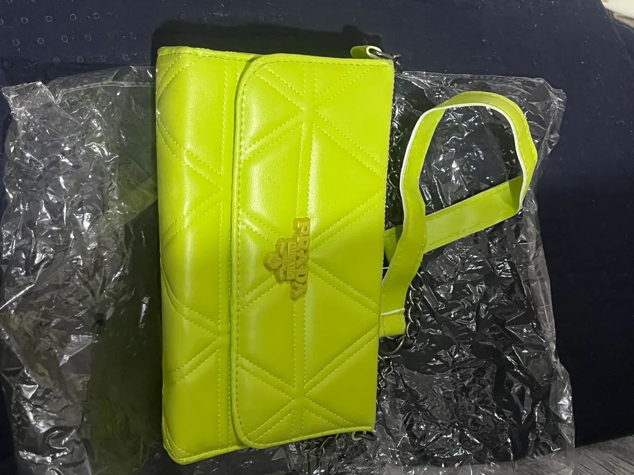 Bolsa prada amarela com alça nova  - Foto 2