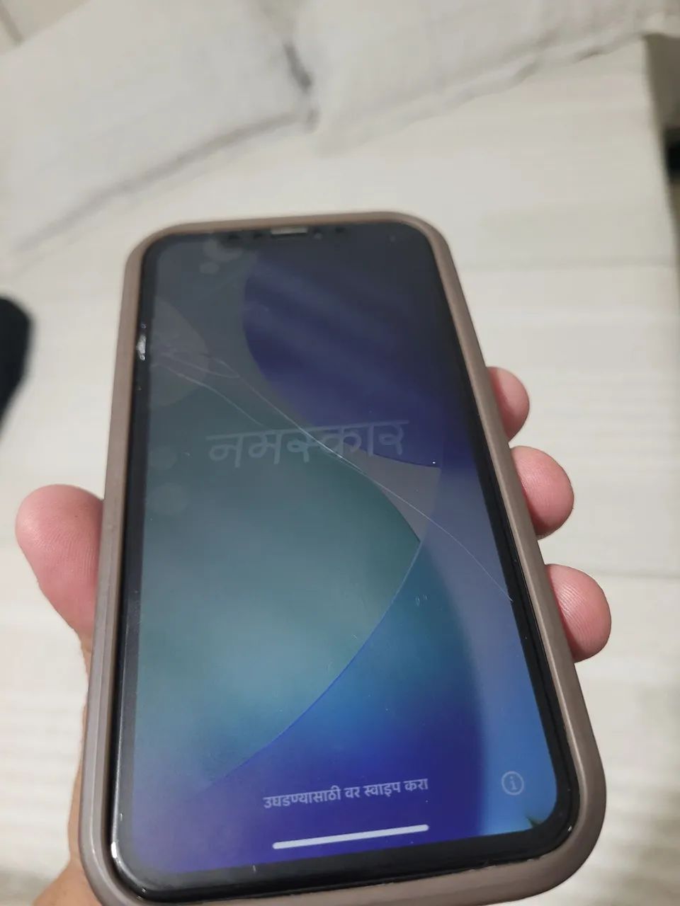 Iphone 11 64 gigas trincado funcionando perfeitamente. 