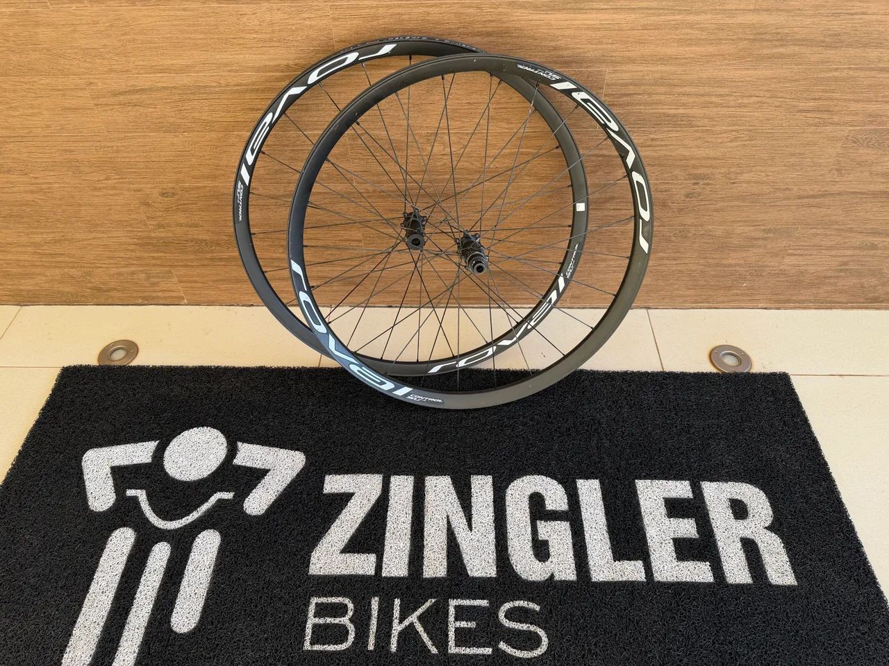 Roda Roval Control SL Carbon DT 180 - Foto 3