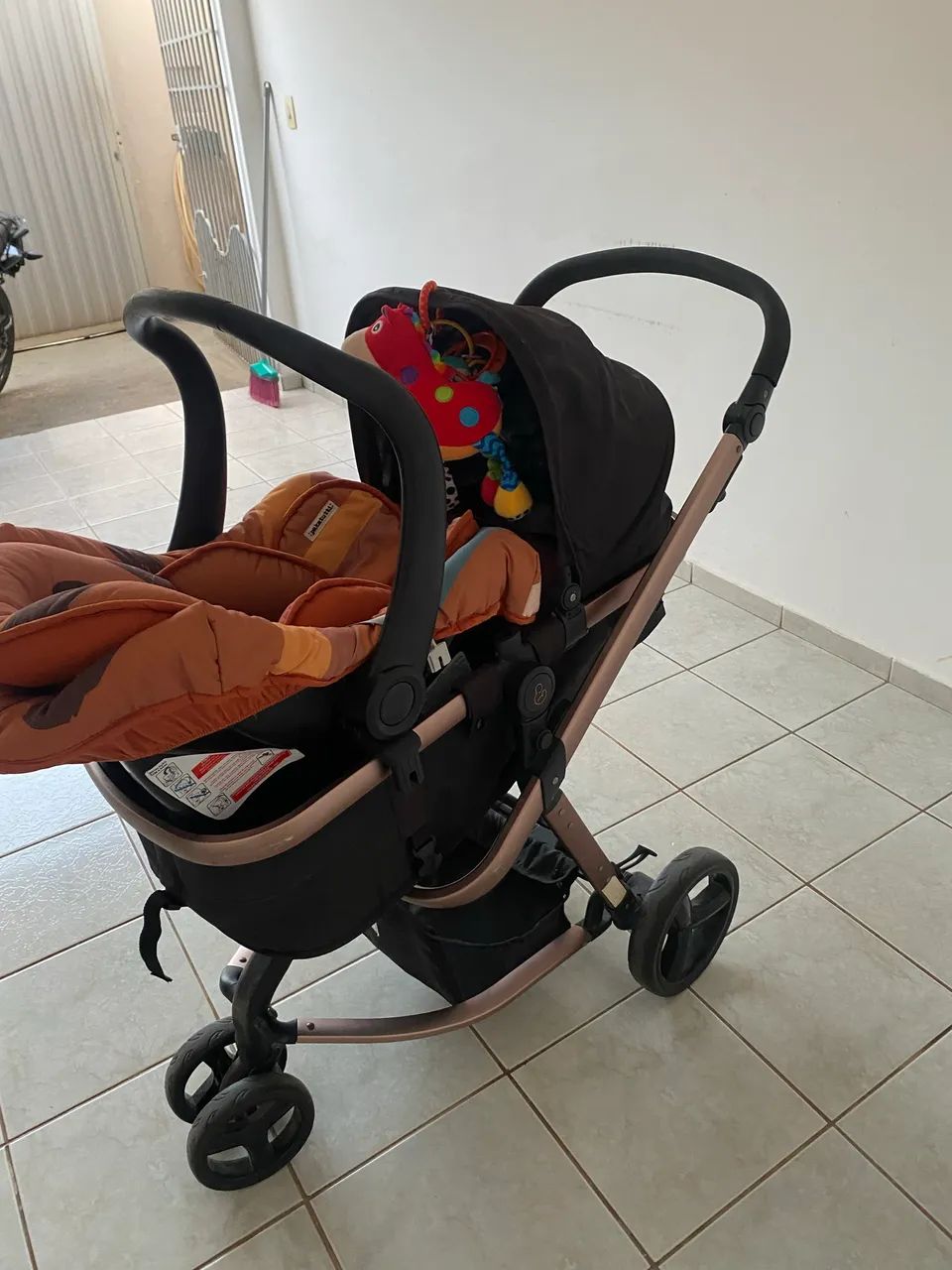 Carrinho e bebê conforto 3 em 1 galzerano