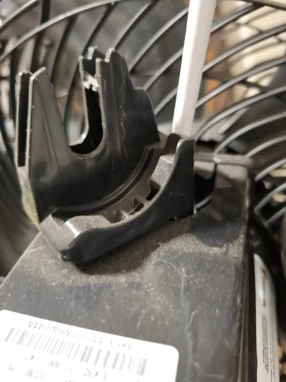 Ventilador Danificado no Suporte