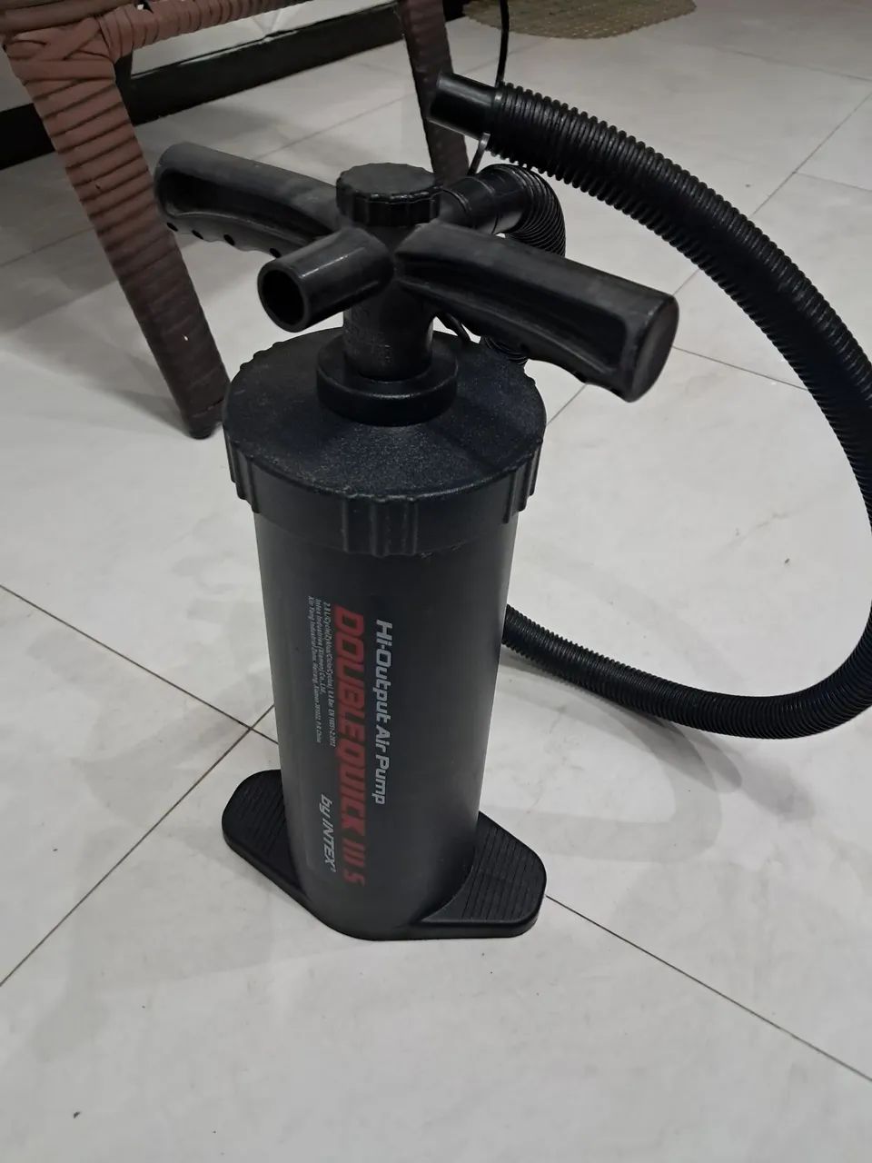 Bomba para encher colchão emflavel  - Foto 2