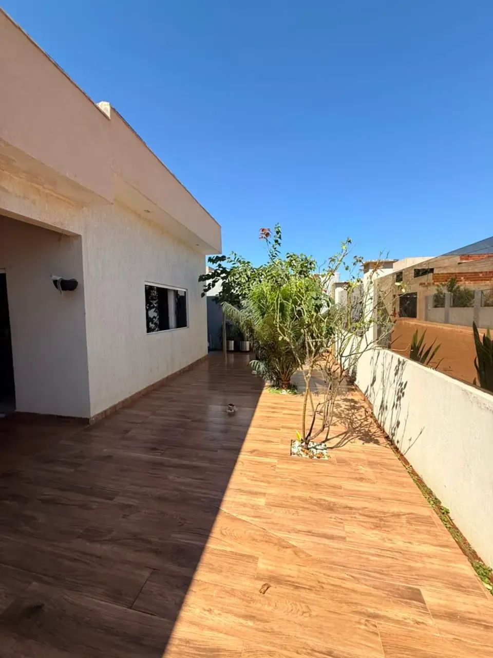 PISCINA COM HIDRO + ÁREA GOURMET + 2 SUÍTES - 300m² EM CONDOMÍNIO 24H - Foto 4