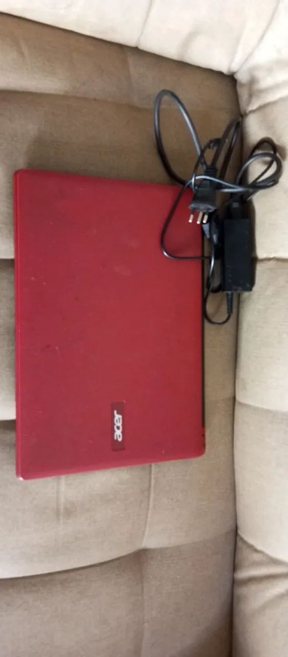 Notebook Acer modelo ES1-431 todo ótimo.