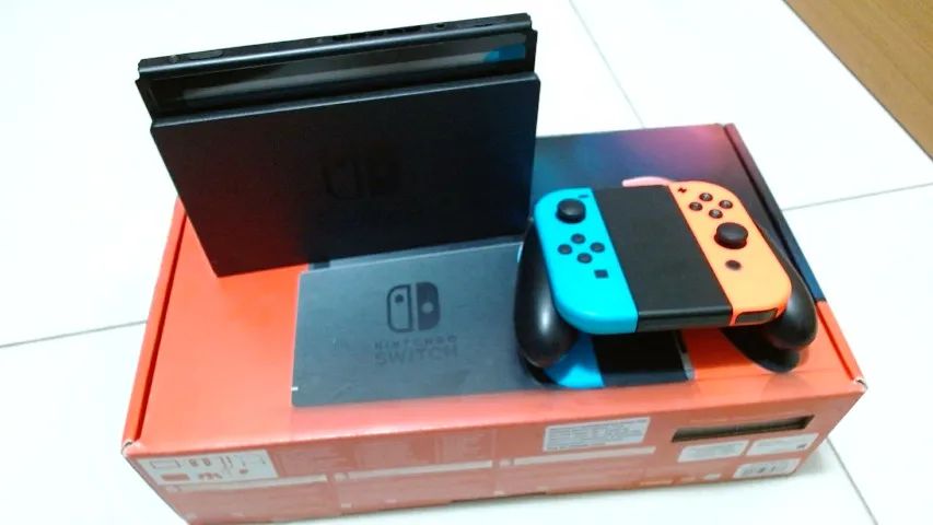 Nintendo Switch Vermelho E Azul Seminovo Com Caixa Original Nintendo Switch Vermelho E Azul Seminovo Com Caixa Original
