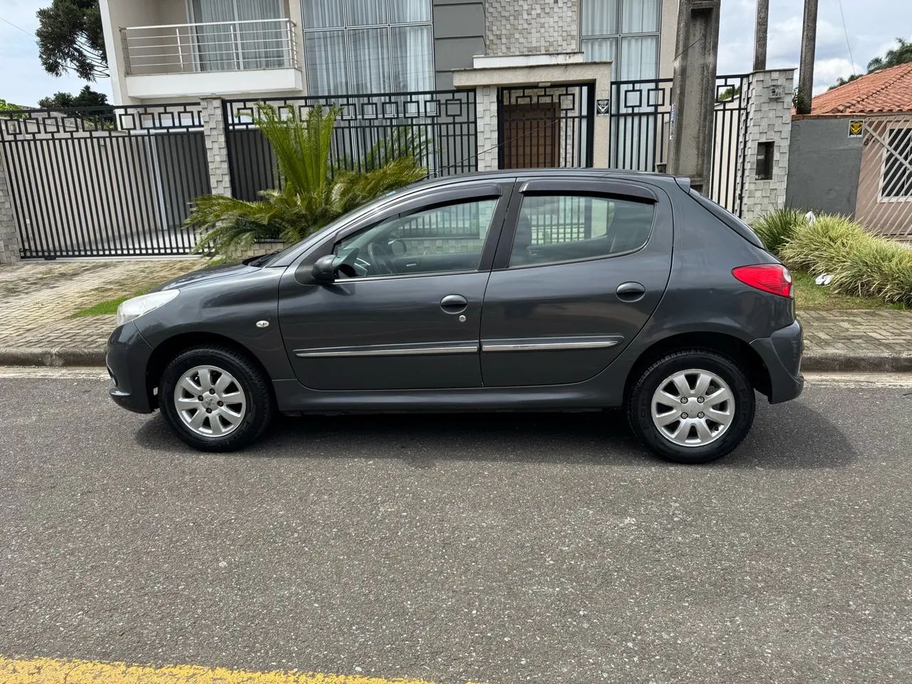 Peugeot 207 207 XR Sport 1.4 Flex 8V 5p 2012