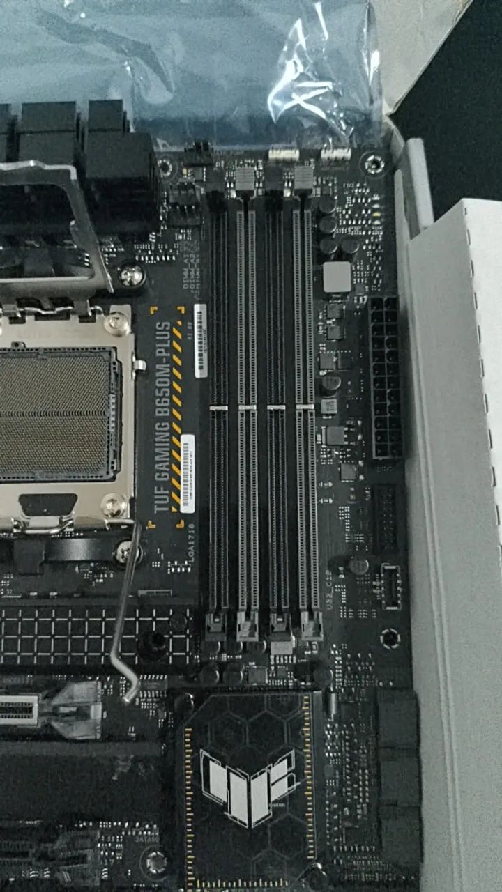 PLACA MAE AM5 B650 TUF - Foto 4
