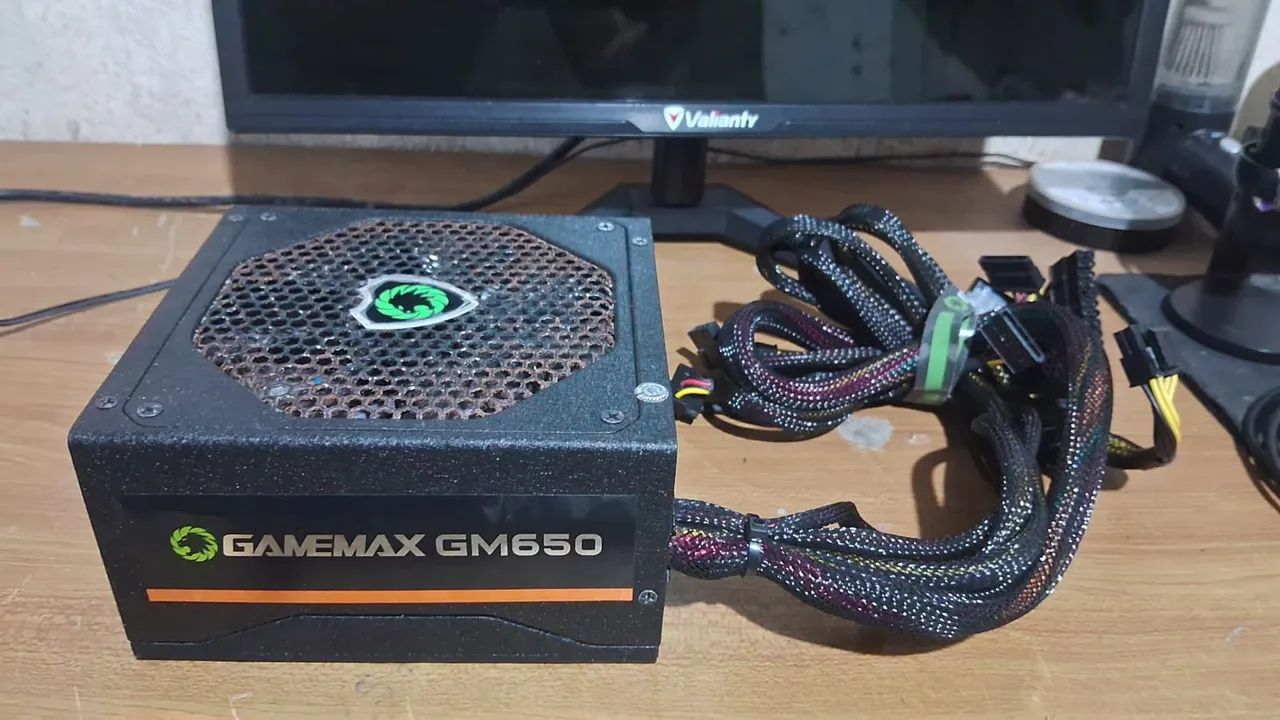 Fonte 650W GM Gamemax 80 Plus Bronze, funcionando perfeitamente. - Foto 2