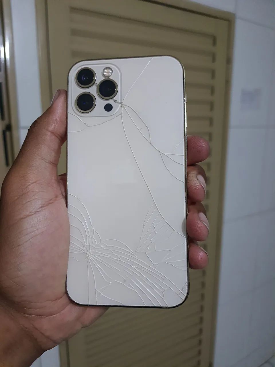 Iphone 12 pro 128gb com detalhes  - Foto 2