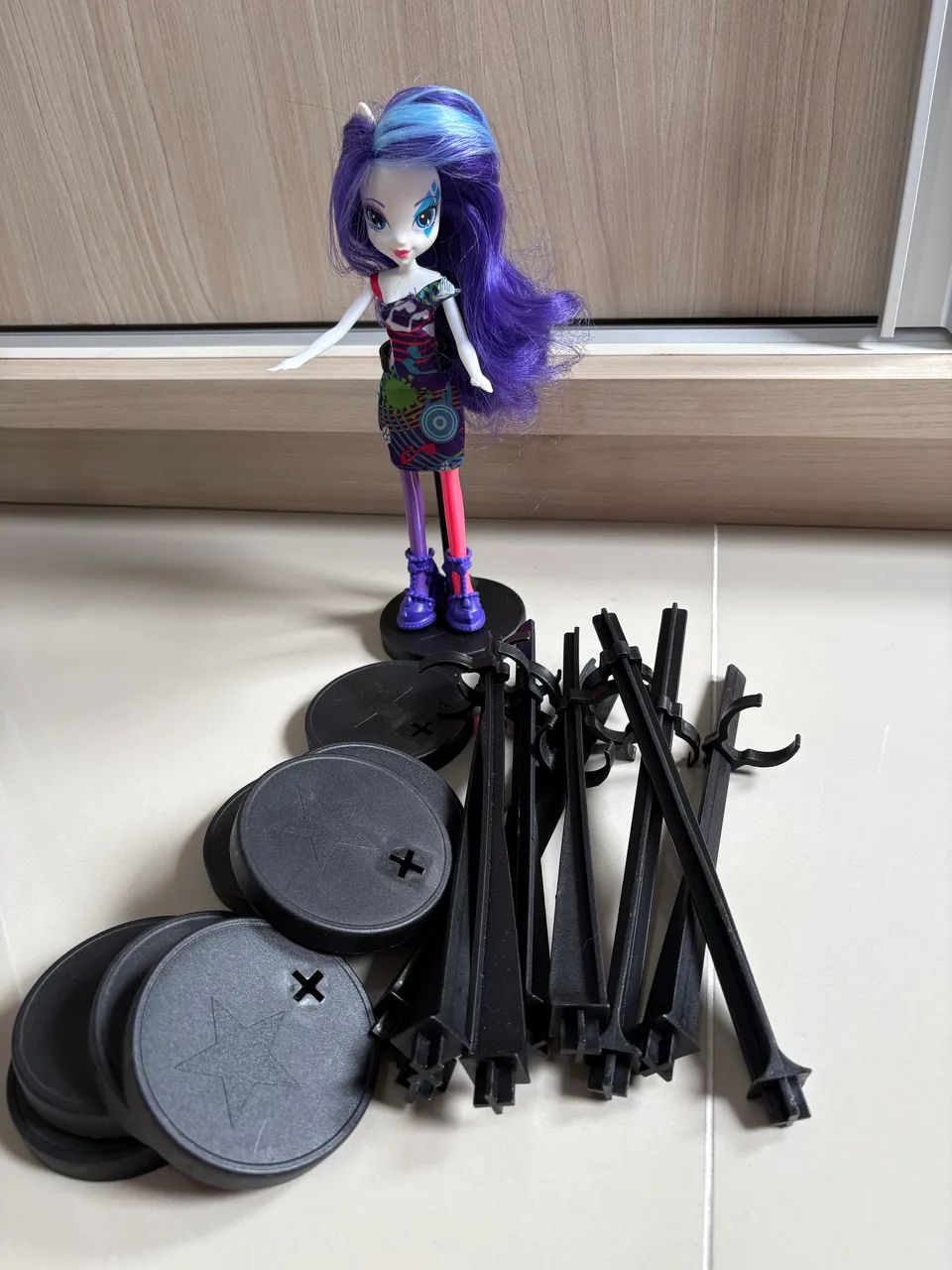 Kit 10 suportes para bonecas - Foto 2