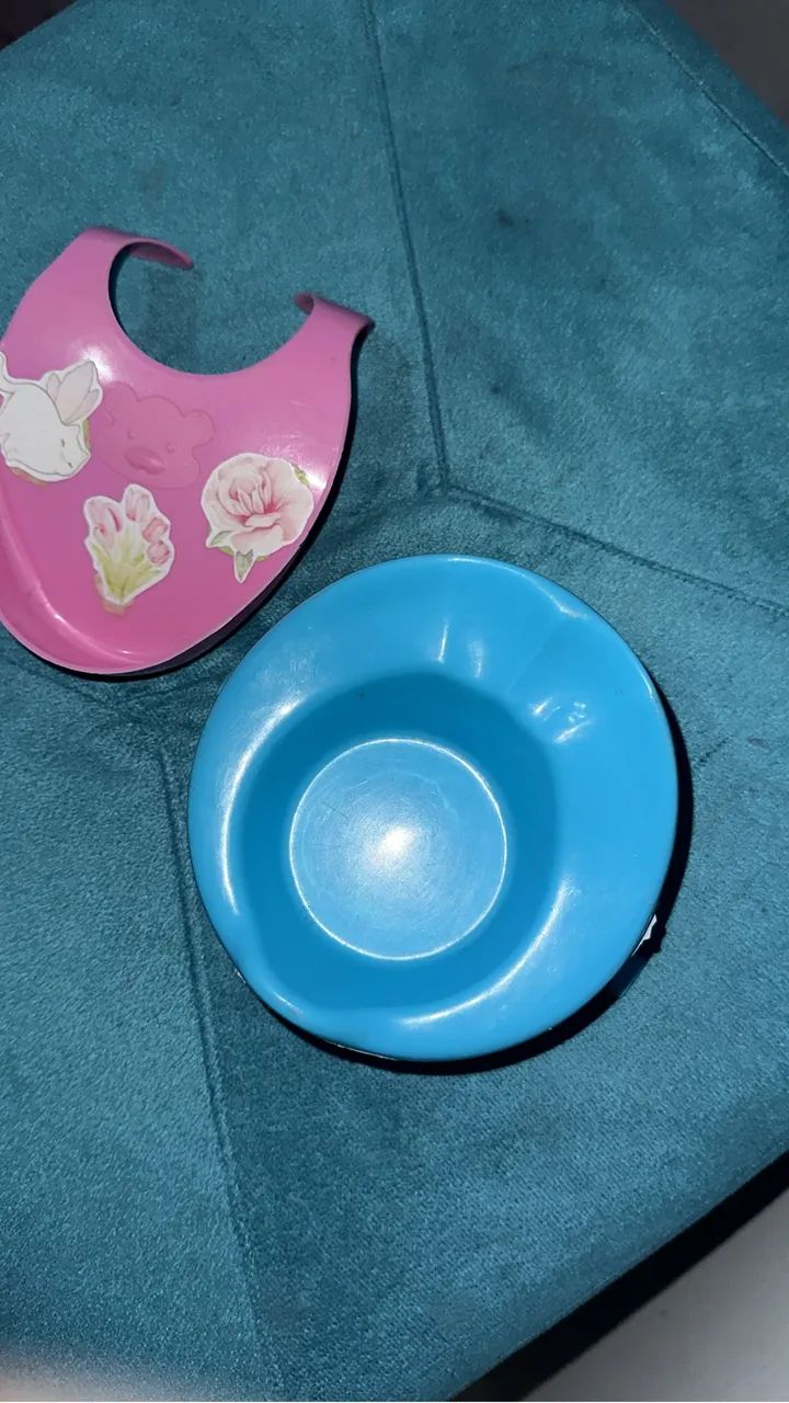 Troninho e babador para boneca 