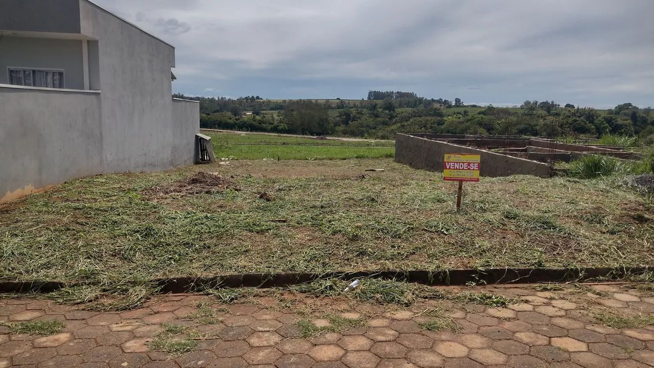 Vende-se terreno em Carlopolis .