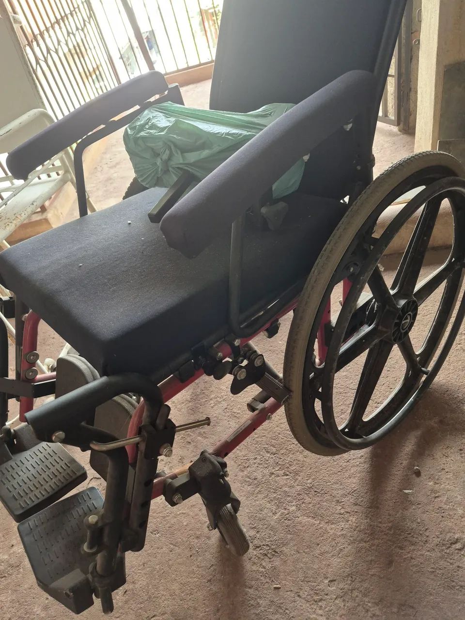 Cadeira de rodas que vira cama - Foto 5