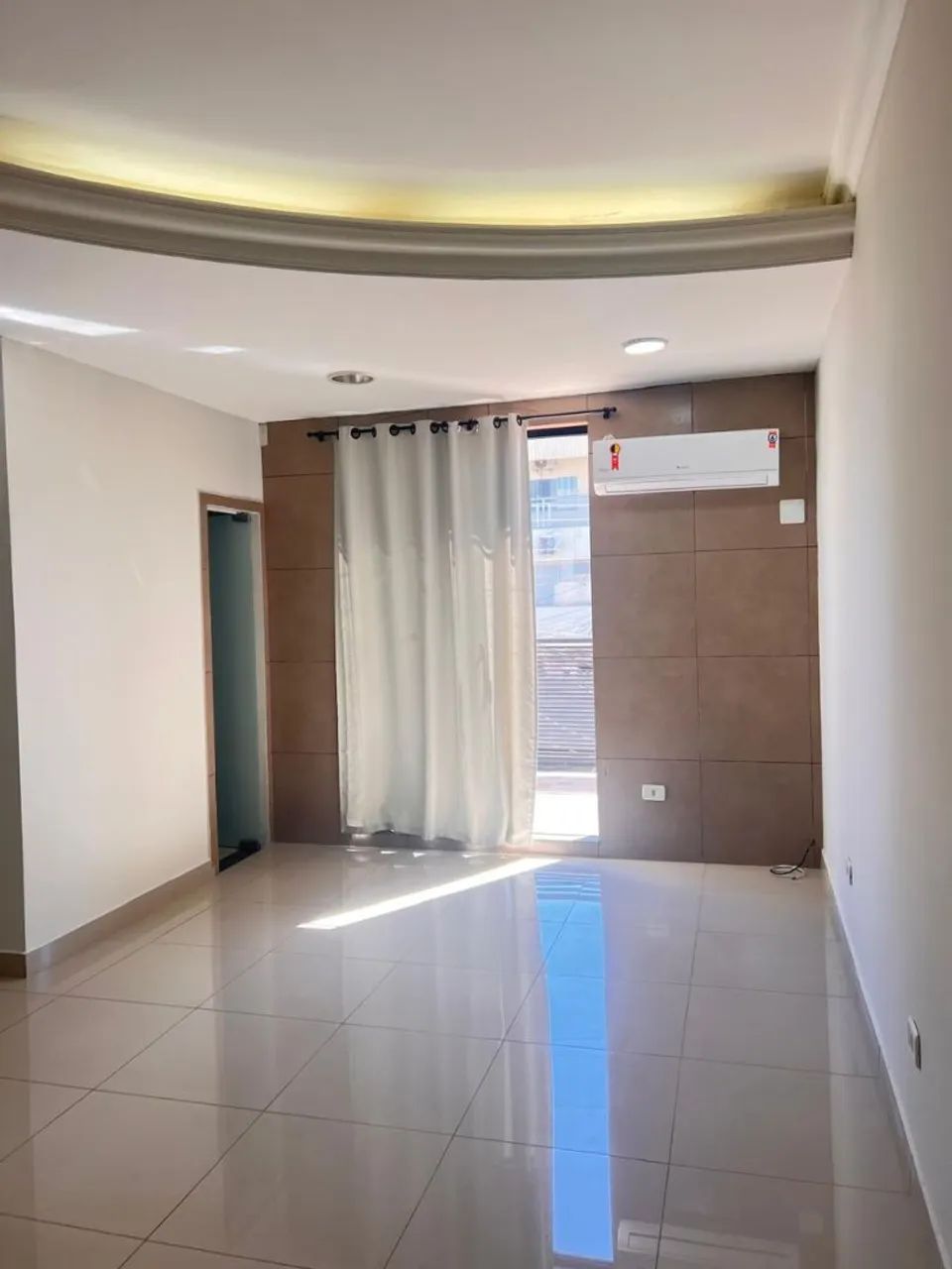 Salas comerciais,com sanitário e sacada. R$ 900,00 a R$ 1.300,00 - Foto 2