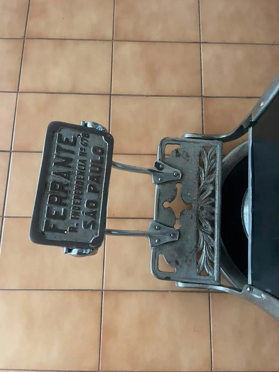 Cadeira Ferrante antiga  - Foto 2