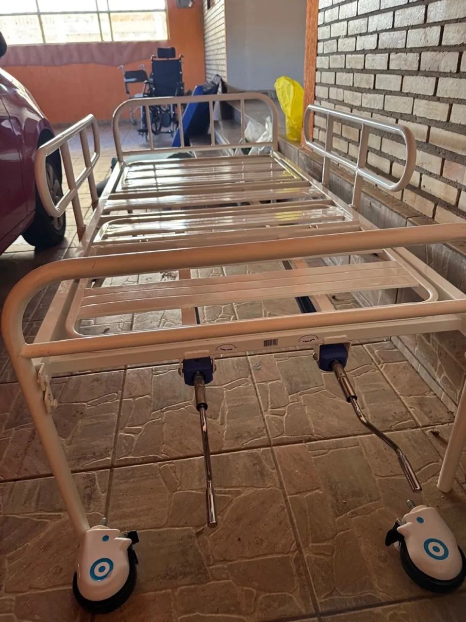 Cama hospitalar + colchão - Foto 2