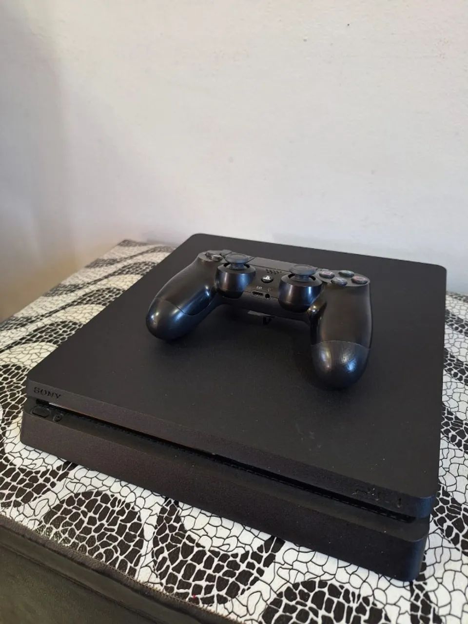 Playstation 4 Slim 1TB - 02 Controles - 06 Jogos TOP - Excelente - Foto 2