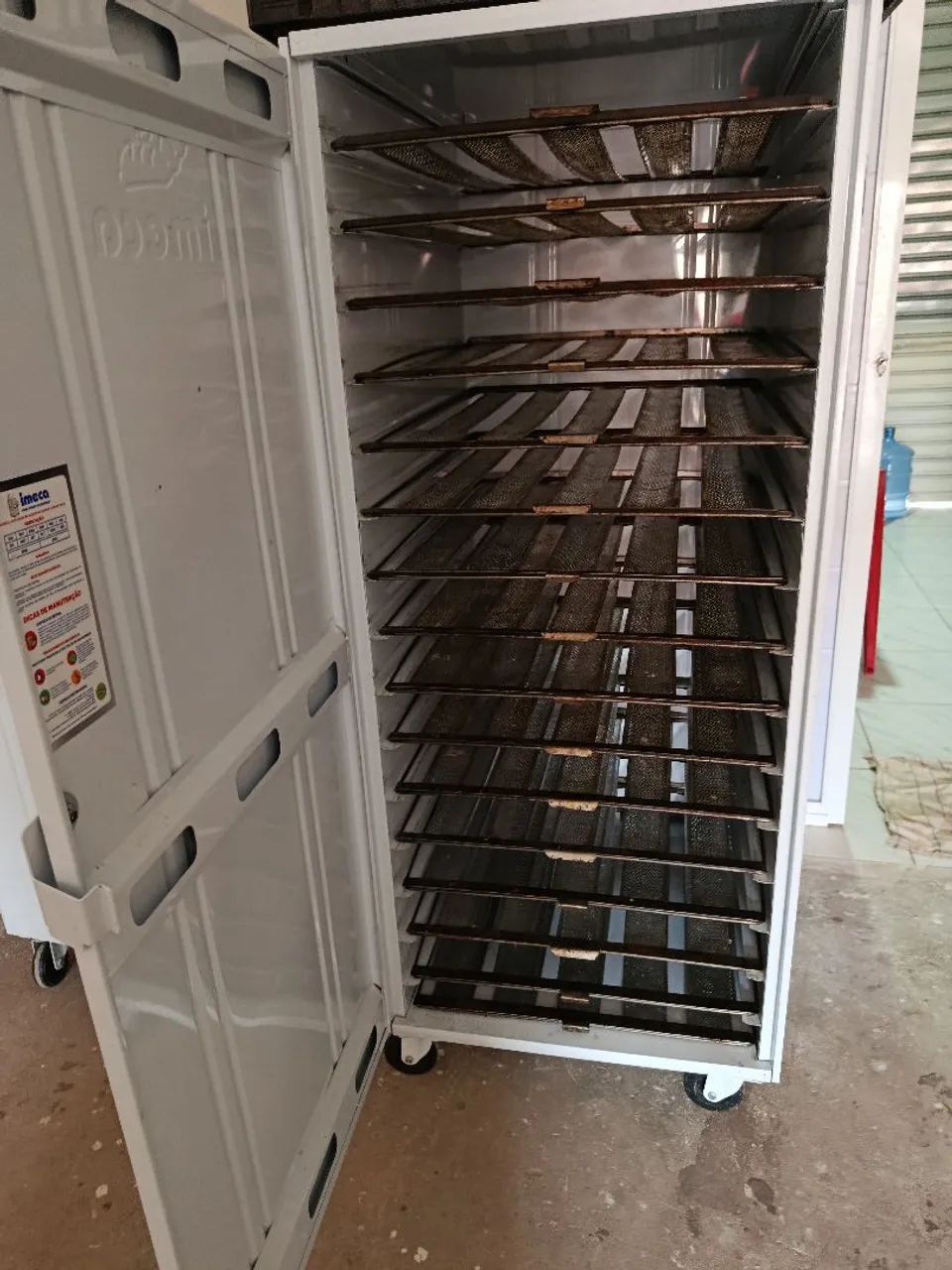Bakery Cabinets435654268961443841