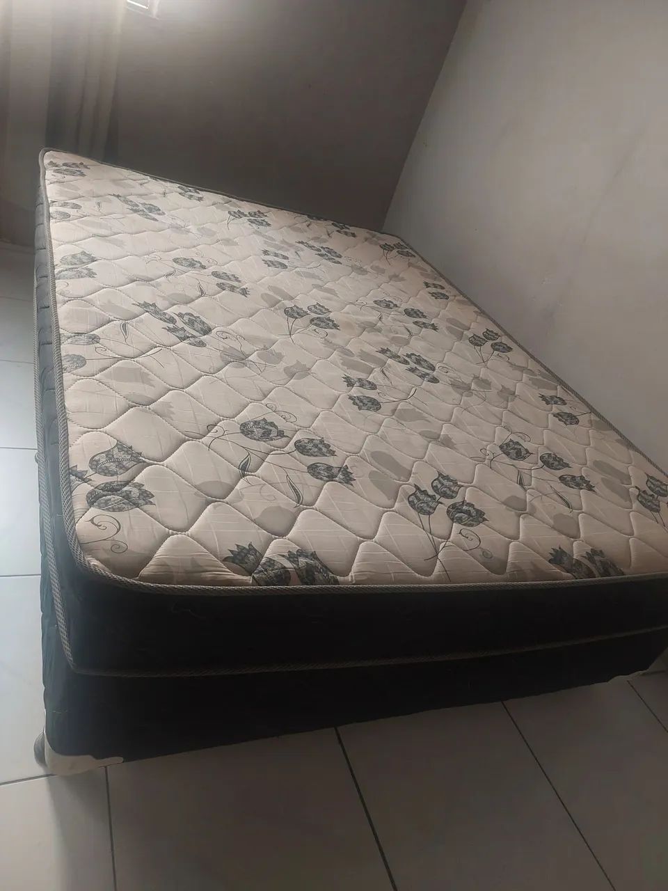 VENDO CAMA BOX (100,00 reais) Bem conservada