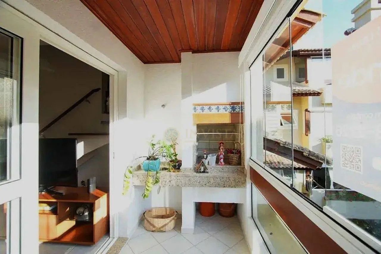Apartamento duplex com 3 dormitórios no Canto da Lagoa, em Florianópolis - Foto 4