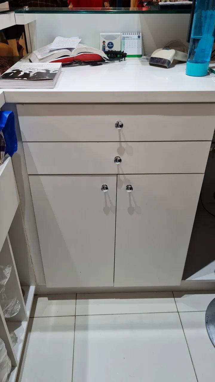 Balcão Caixa em L - MDF Branco com Tampo de Vidro e Vitrine Expositora - Foto 4