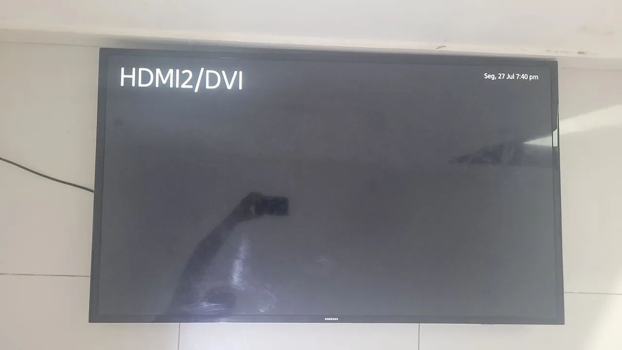 Smart TV LED de 48 polegadas Full HD da Samsung, da Série J5200, lançada no ano de 2015. - Foto 2