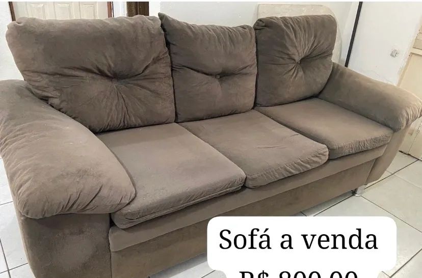 Sofá de três lugares 