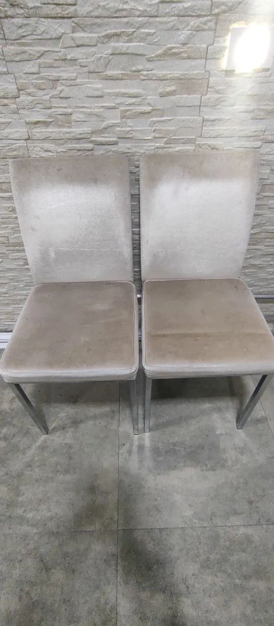 Cadeiras estofadas cor champanhe nocas