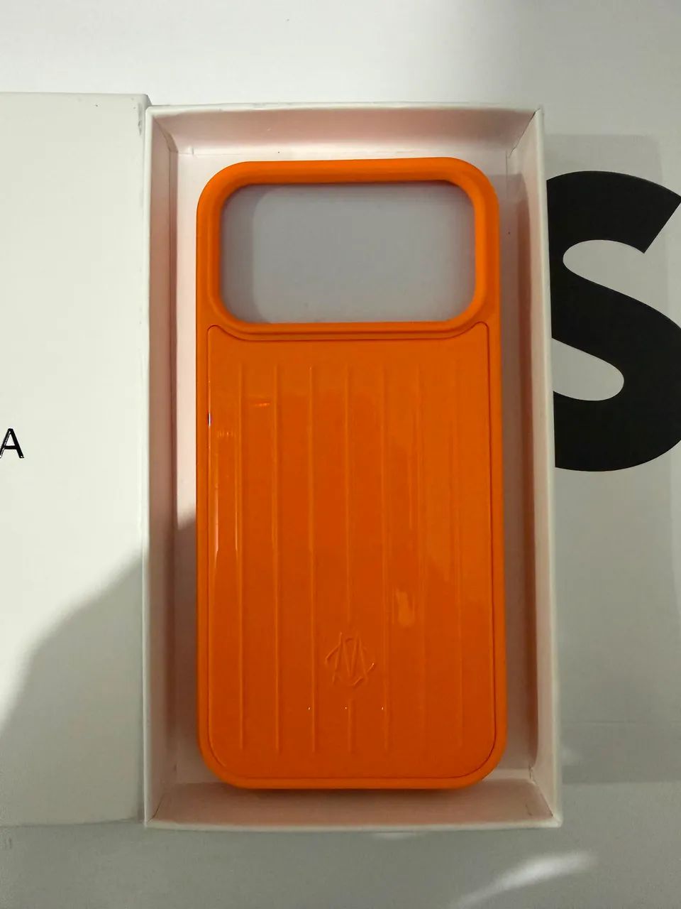 Capinha Rimowa para 17 Pro Max original Laranja  - Foto 3