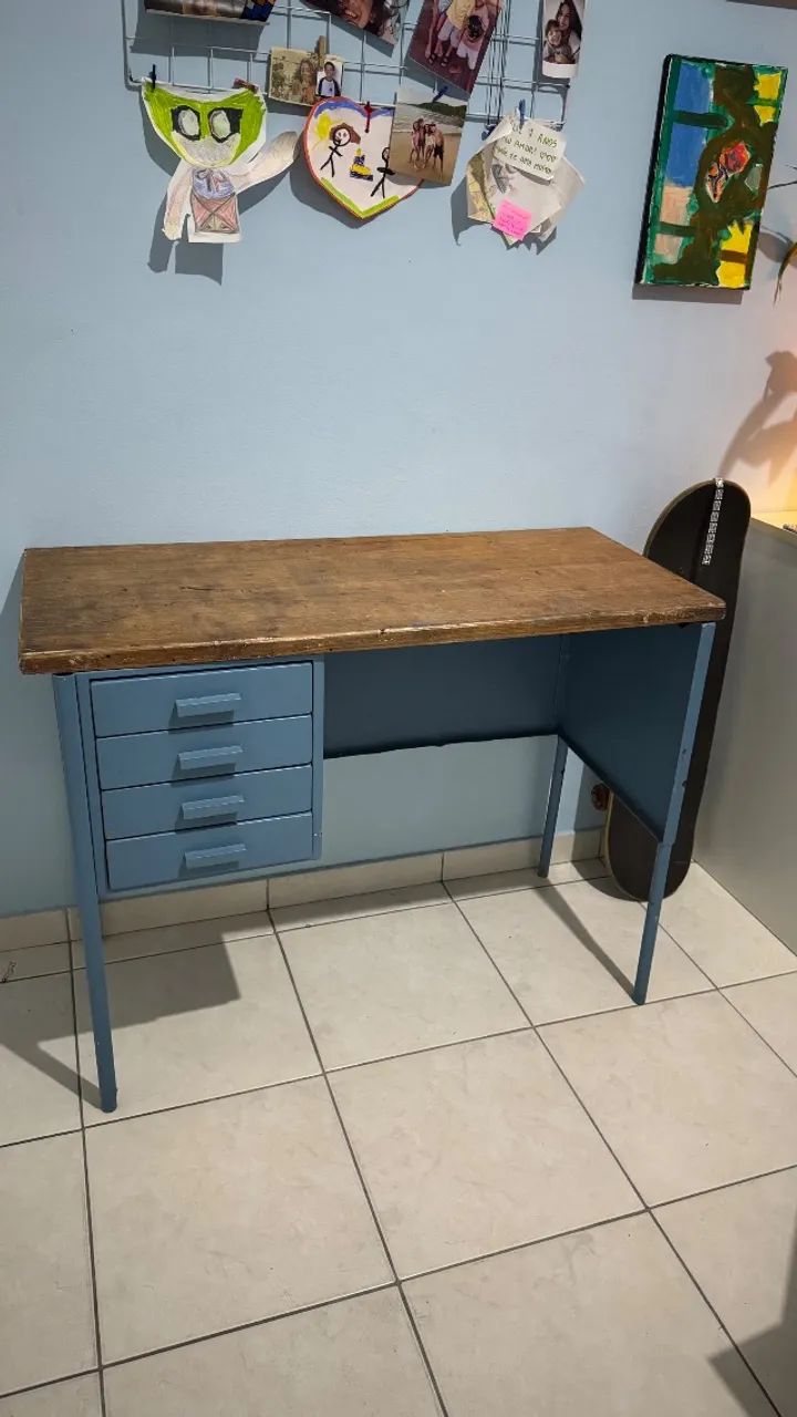 Mesa de estudo / escrivaninha 