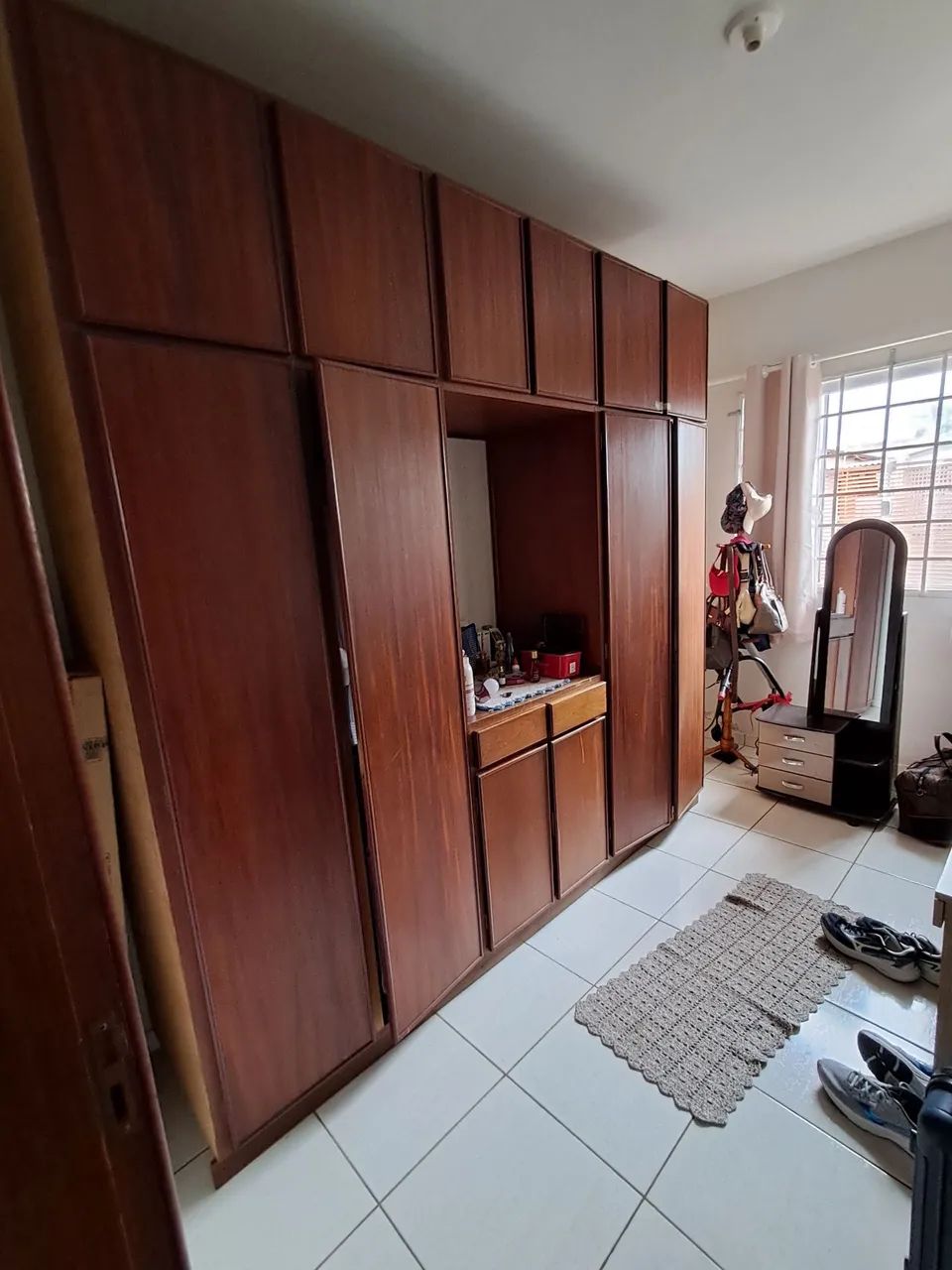 Guarda roupa madeira maciça 